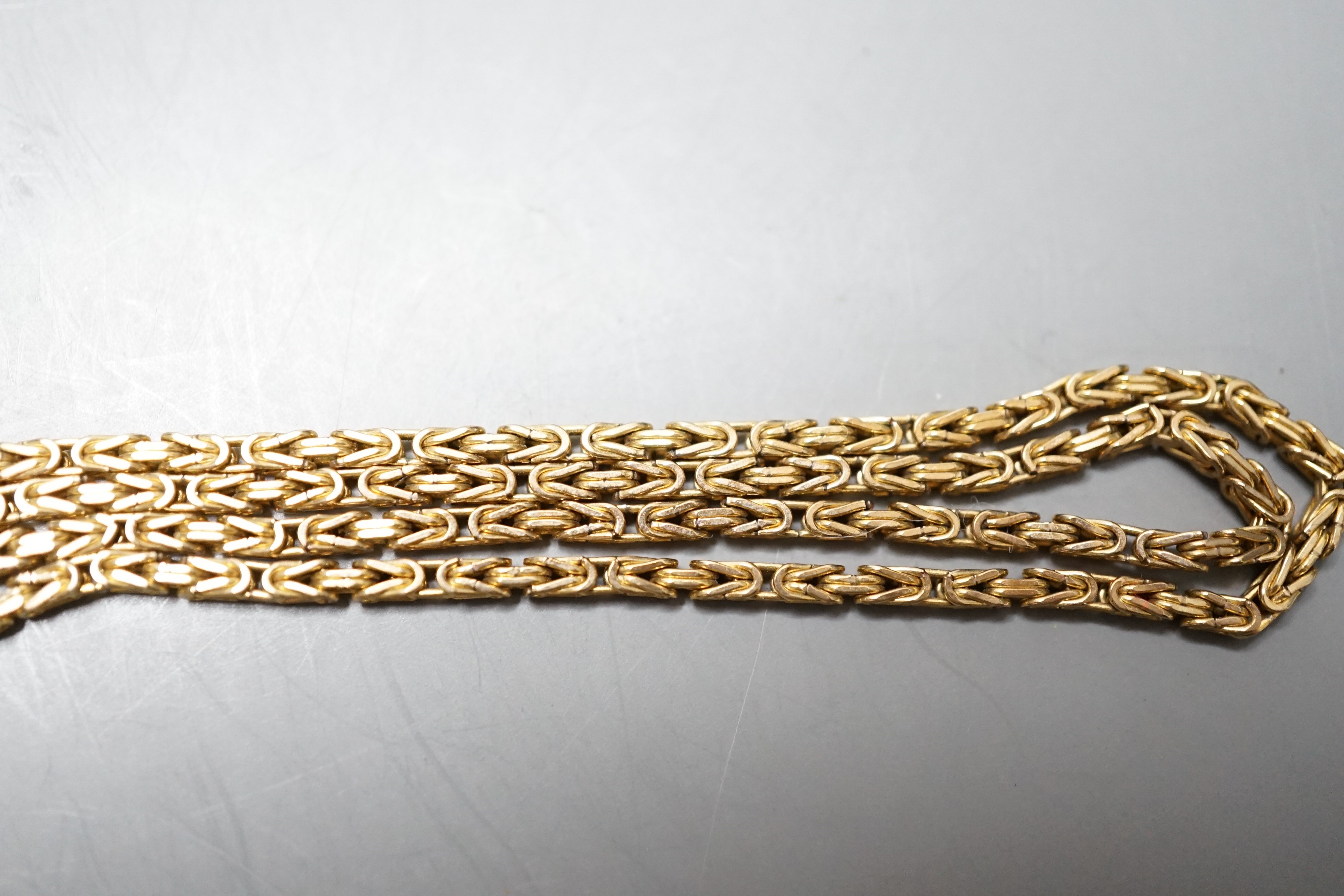 A modern 9ct gold chain, 61cm